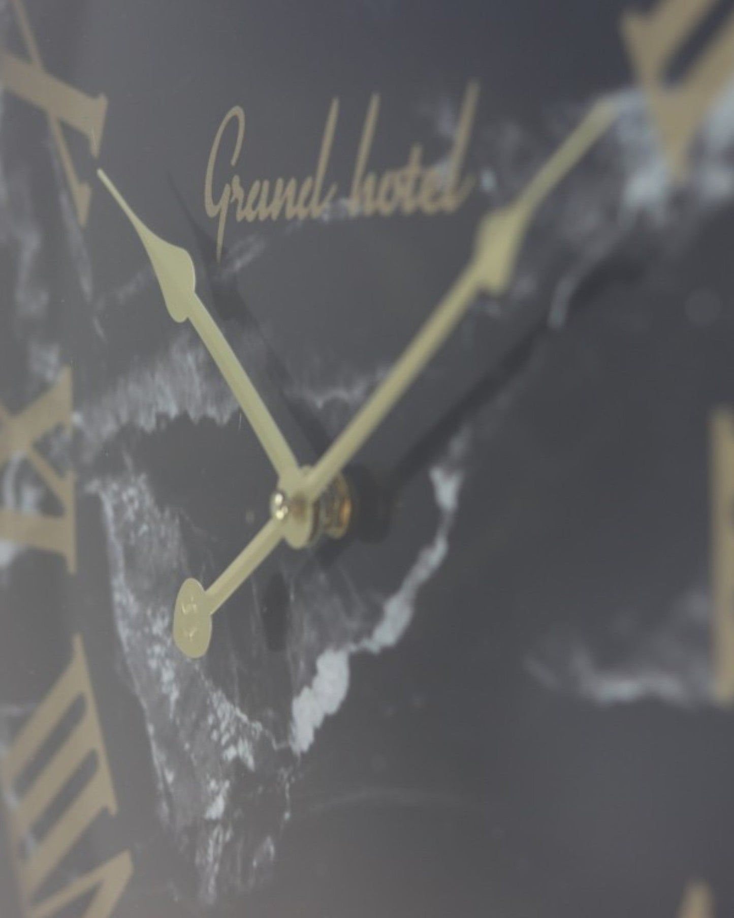 HSM Collection – Marseille Black-Gold Wall Clock – 50 cm Diameter – Metal & Marble Design