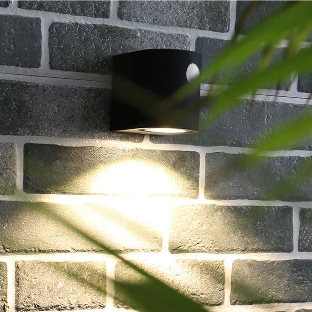 Ray Contemporary Rectangular LED Outdoor Wall Light - Metal and Glass for Corridors and Gardens