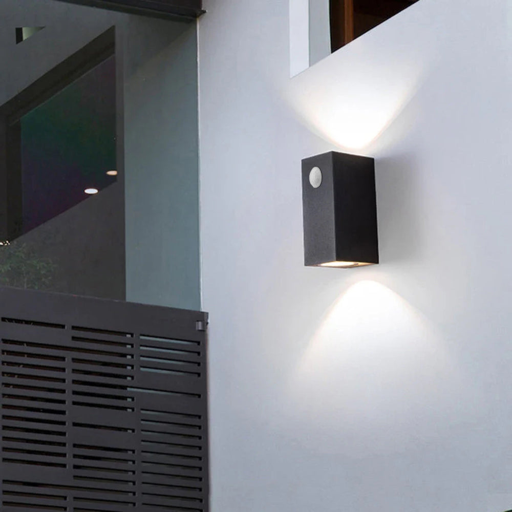 Ray Contemporary Rectangular LED Outdoor Wall Light - Metal and Glass for Corridors and Gardens