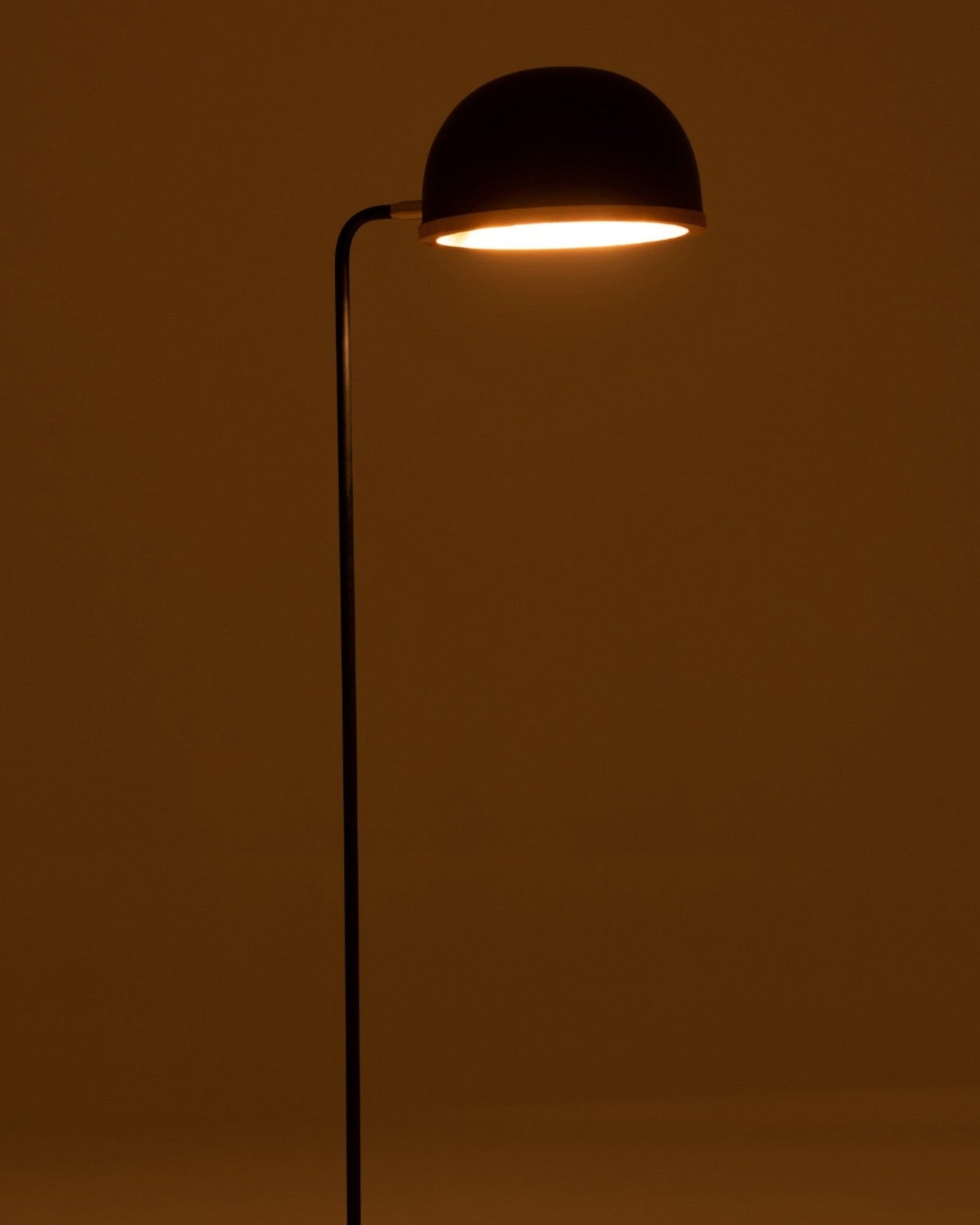 J-Line Evy Floor Lamp – Black & Natural – Iron and Wood – E14 Socket