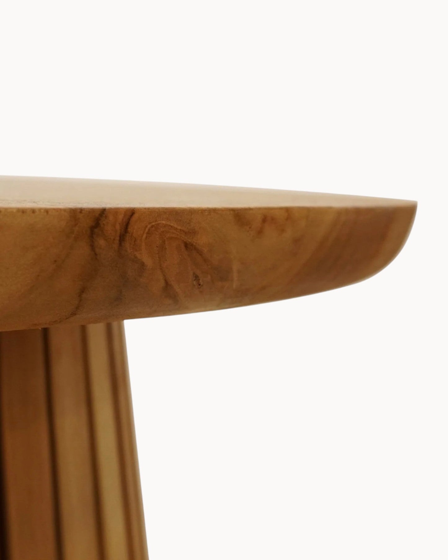 Round Side Table – Natural Oak Veneer – 40 cm Diameter x 50 cm Height – Wooden Design