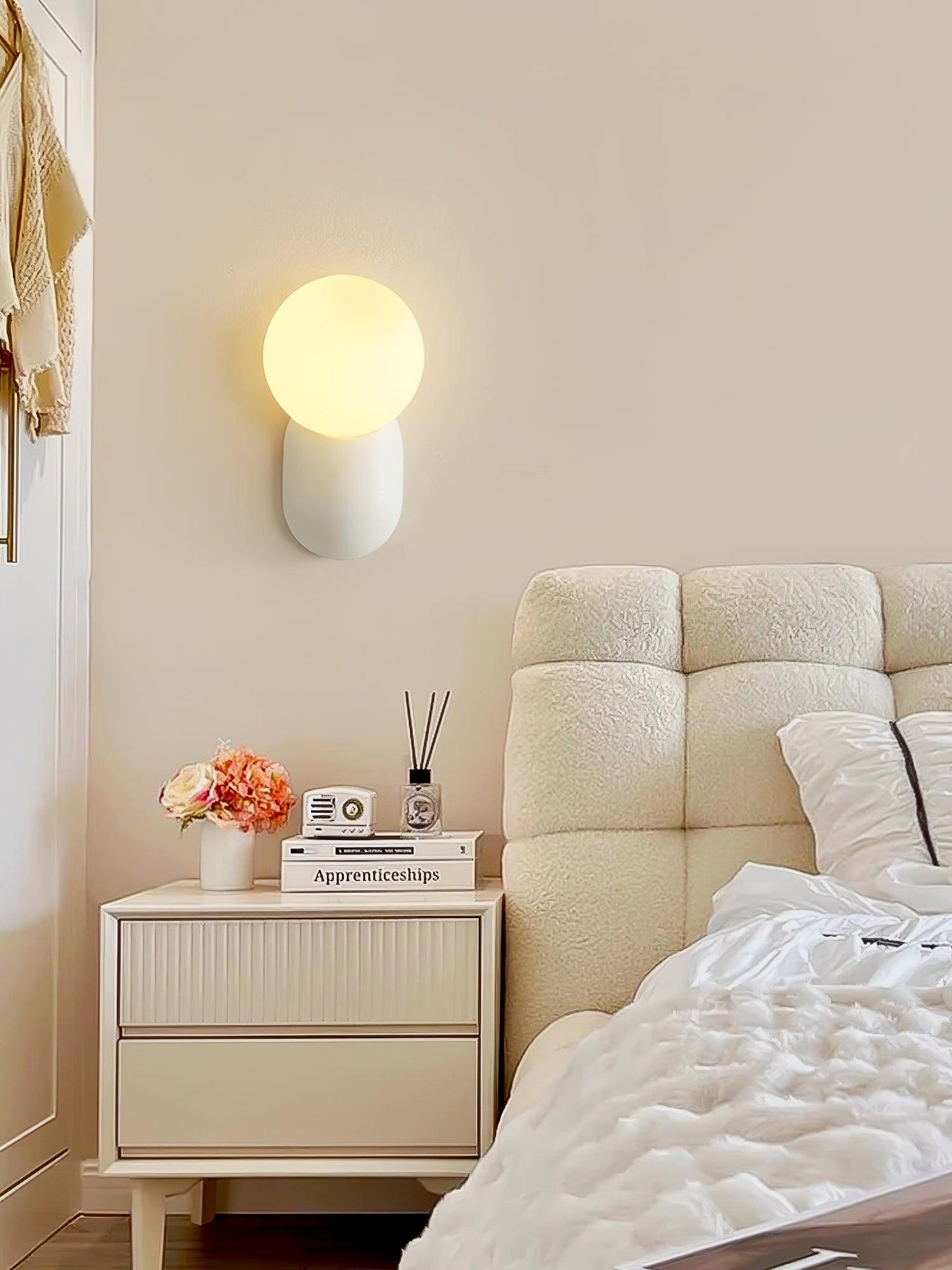 Lunara Minimalist Globe Wall Lamp