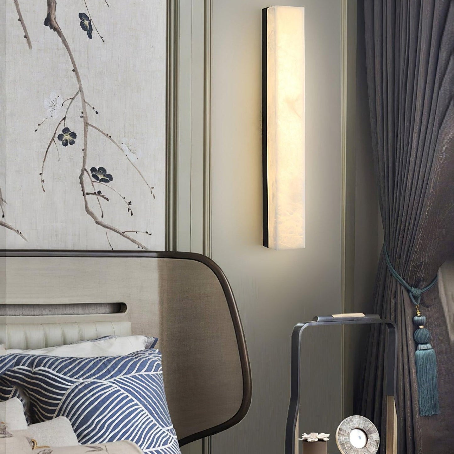 Isen Linear Wall Light in Brass and Alabaster