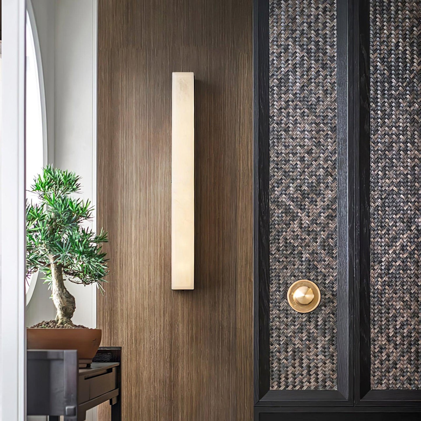 Isen Linear Wall Light in Brass and Alabaster