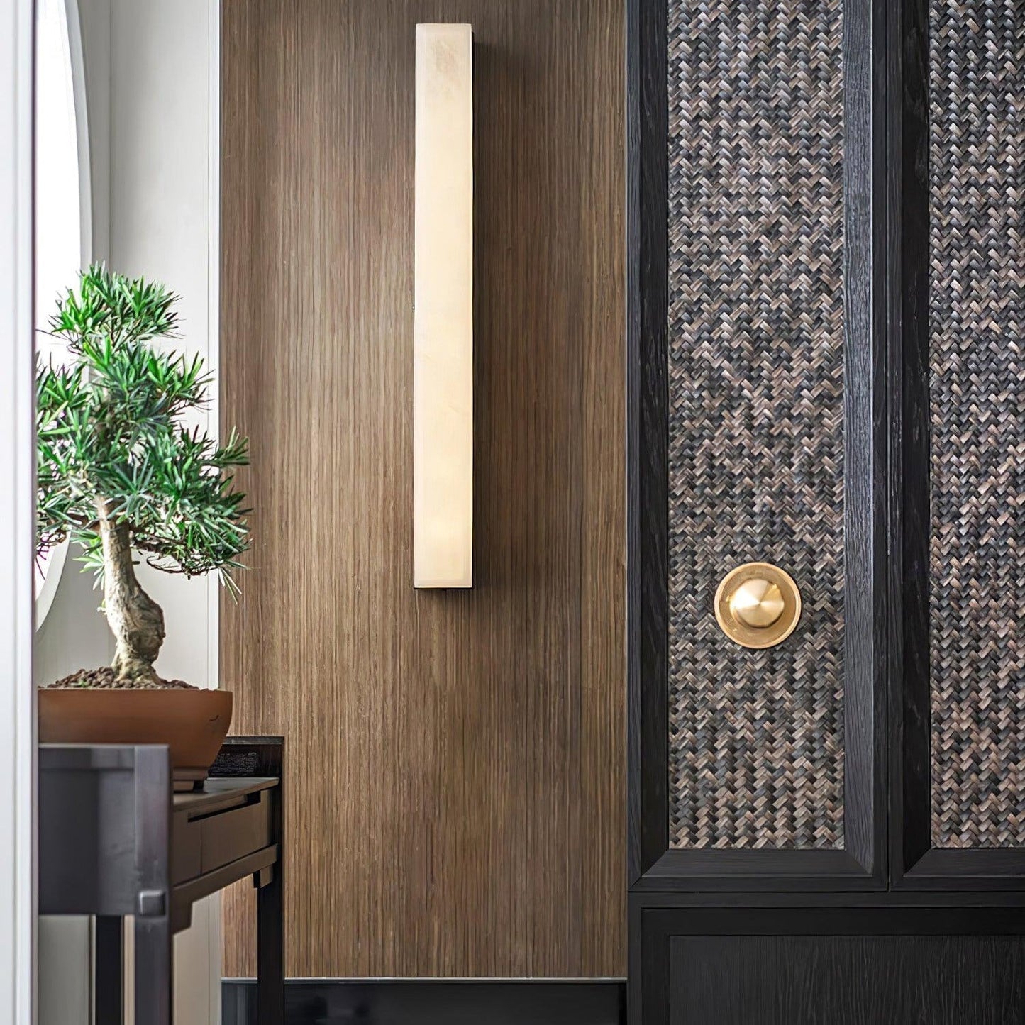 Isen Linear Wall Light in Brass and Alabaster