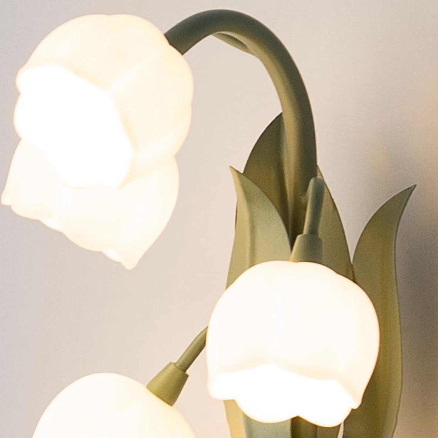 Aelis Indoor Natural Orchid Wall Lamp