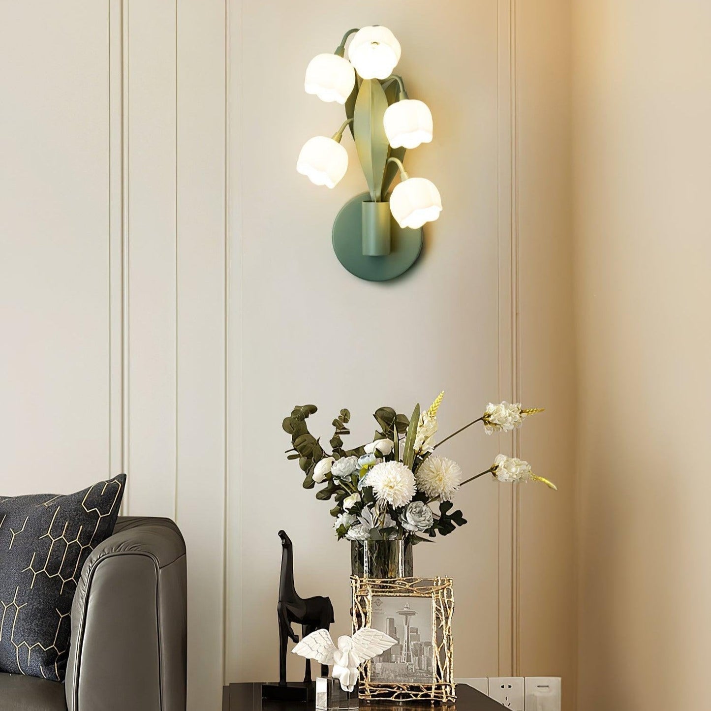 Aelis Indoor Natural Orchid Wall Lamp