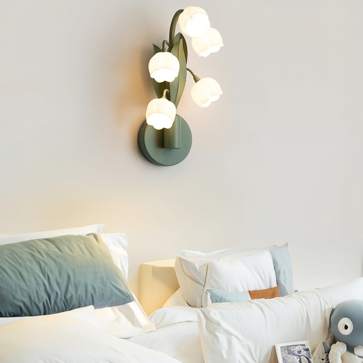 Aelis Indoor Natural Orchid Wall Lamp