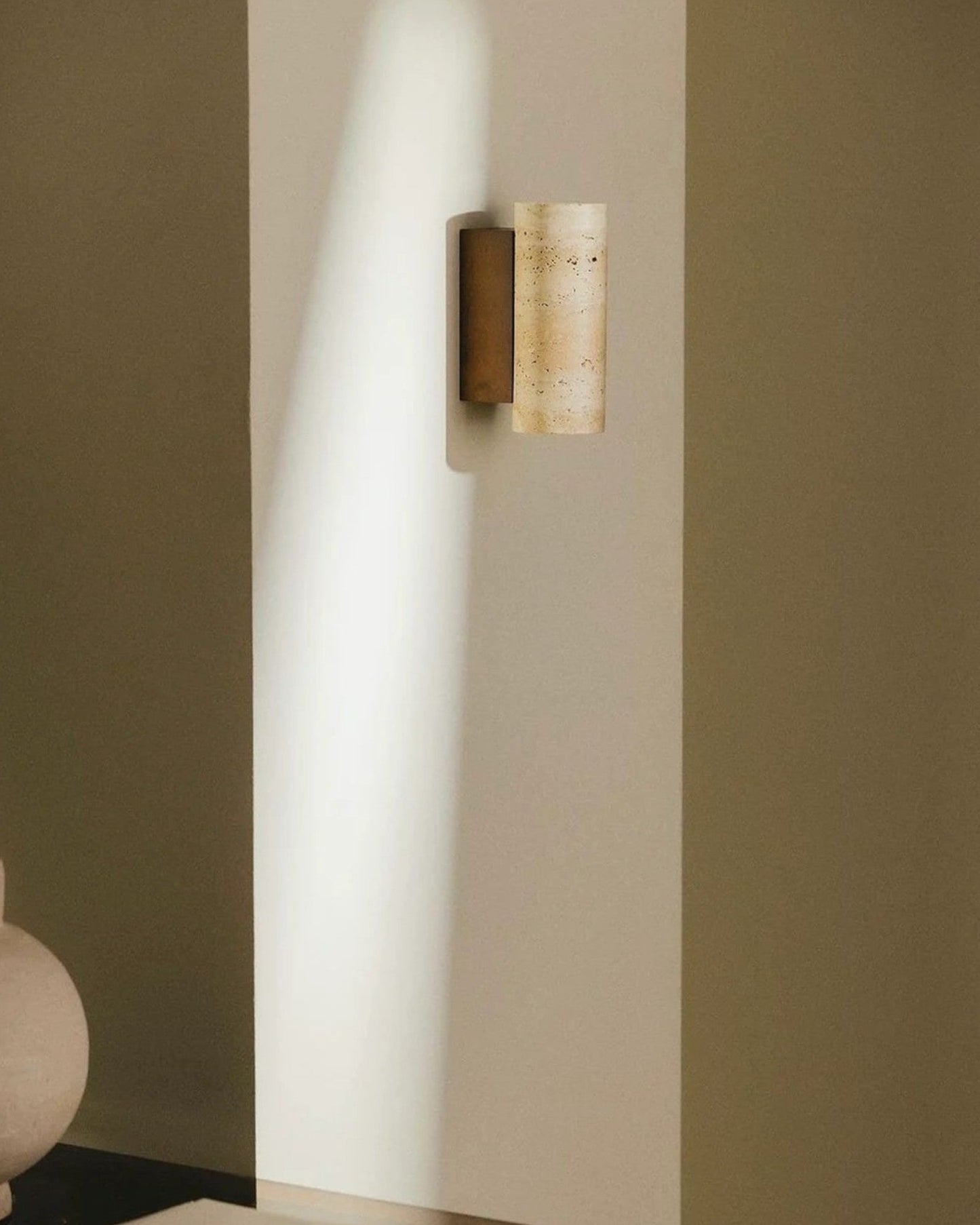 Gerini Square Wall Light – Natural Stone Travertine with Wooden Base – E27