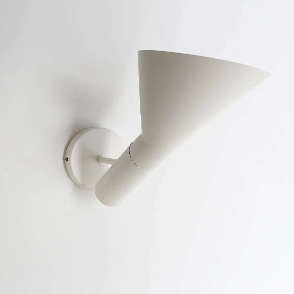 Alessio LED Indoor Wall Lamp in Black and White