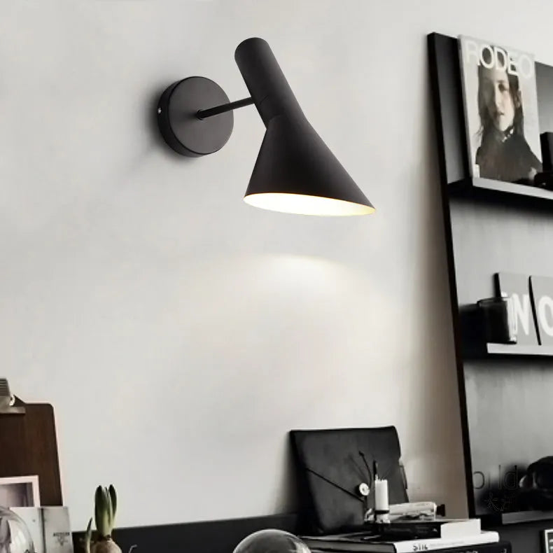 Alessio LED Indoor Wall Lamp in Black and White