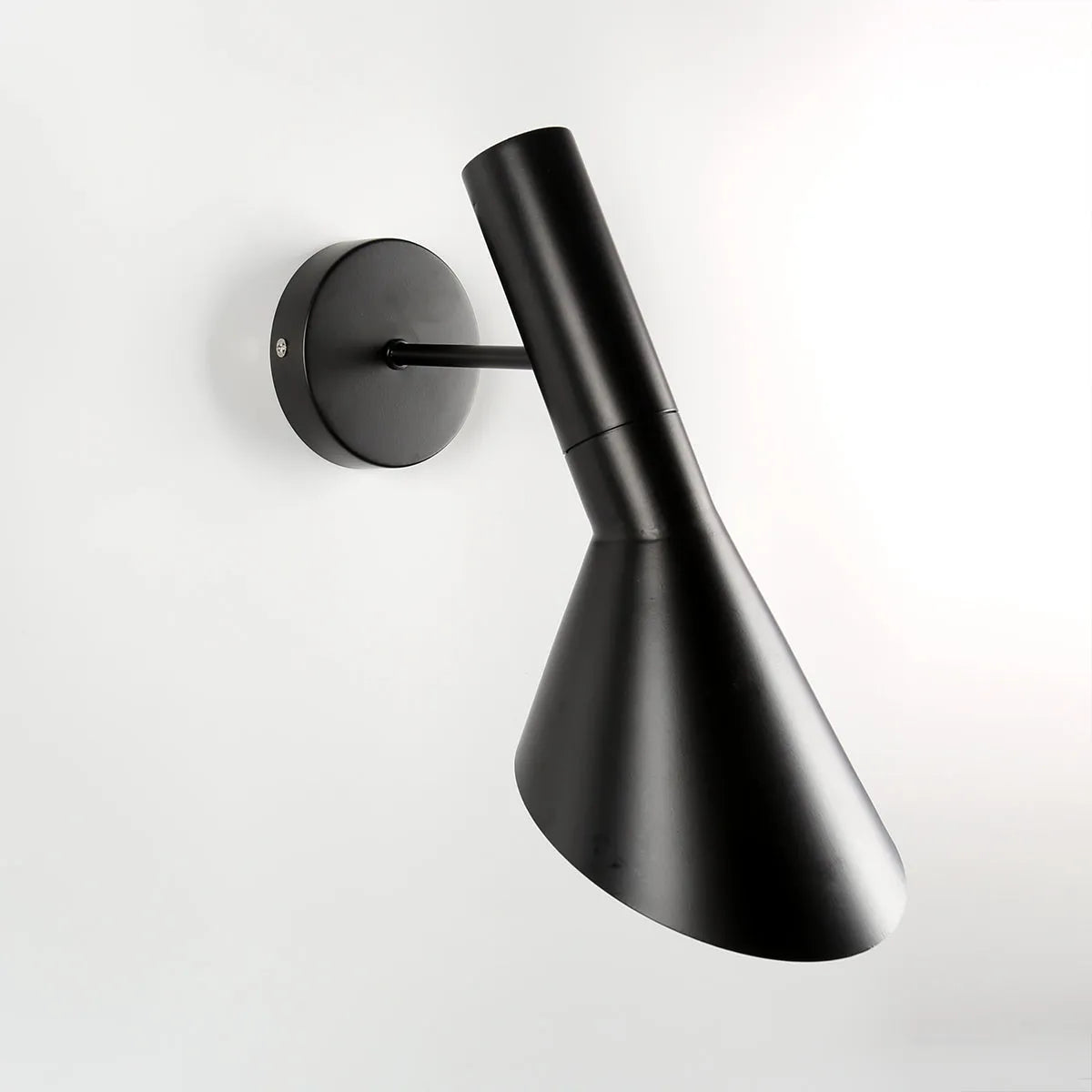 Alessio LED Indoor Wall Lamp in Black and White