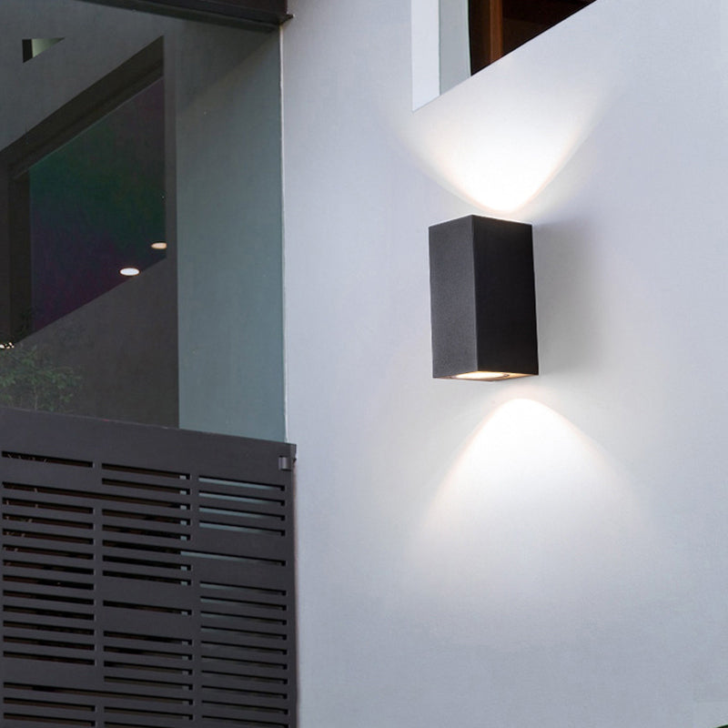 Ray Contemporary Rectangular LED Outdoor Wall Light - Metal and Glass for Corridors and Gardens