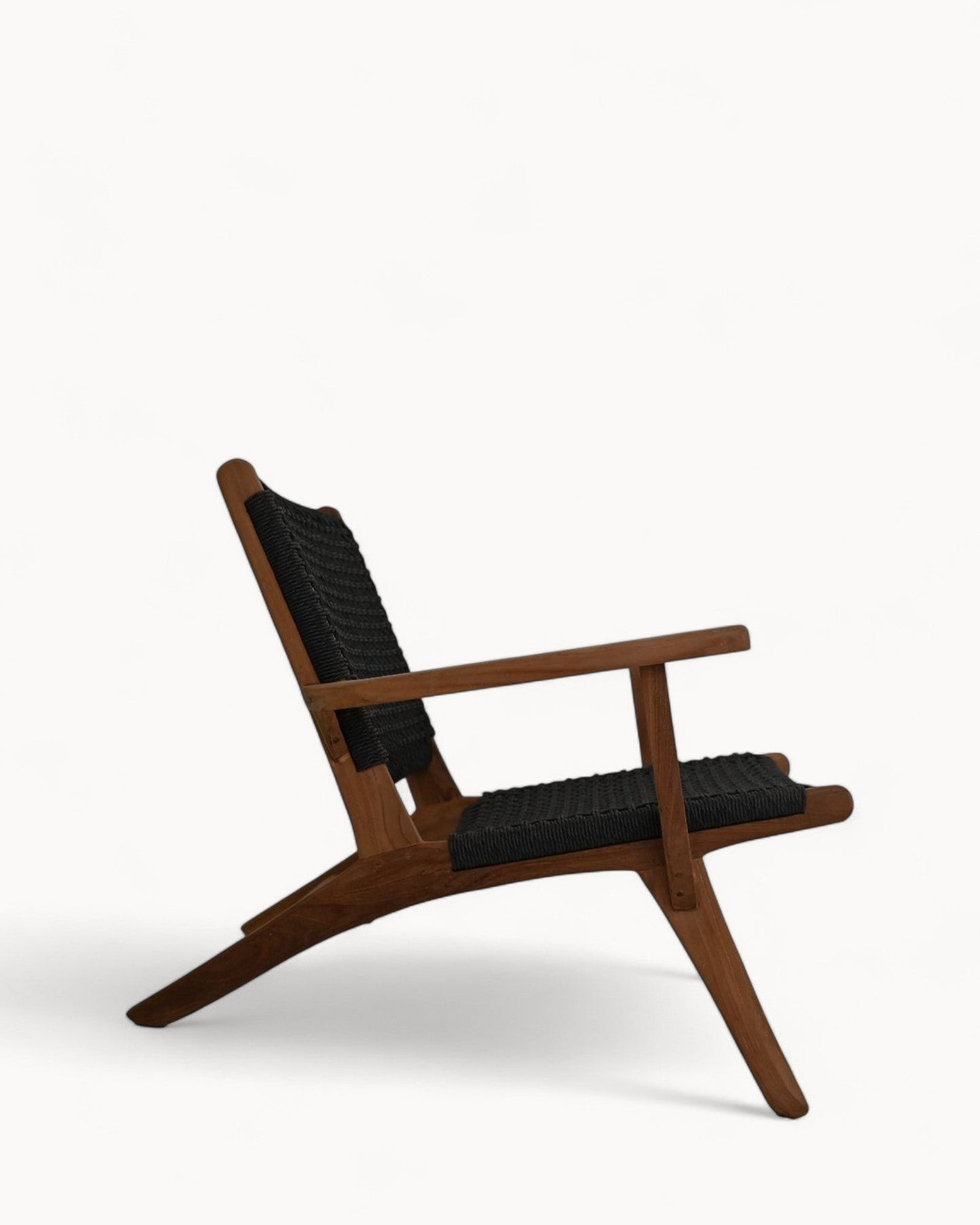 Rio Garden Lounge Chair – Black, Natural Teak & Banana Leaf – Dimensions: 66x80x65 cm